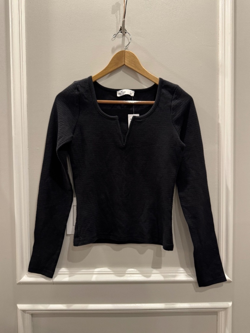 NWT Hollister Black Ribbed Long Sleeve Top Notch V-Neck Scoop Blouse S